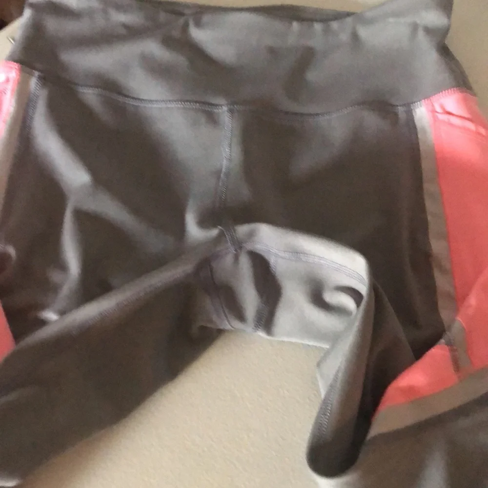 SOLD Avia yoga pants size M (8-10) - Picture 10 of 10